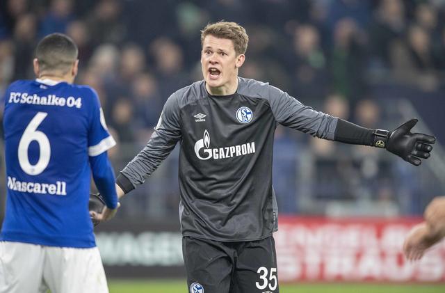  沙尔克04历史性降级引发球迷抗议潮  