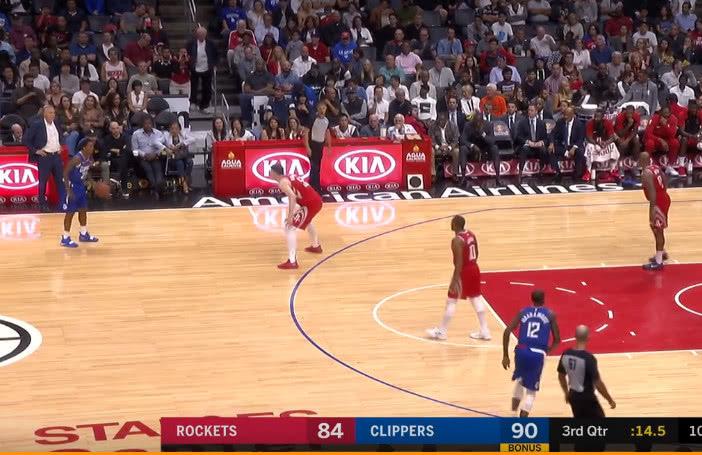  南特后卫失误送礼对手抓住机会扩大比分