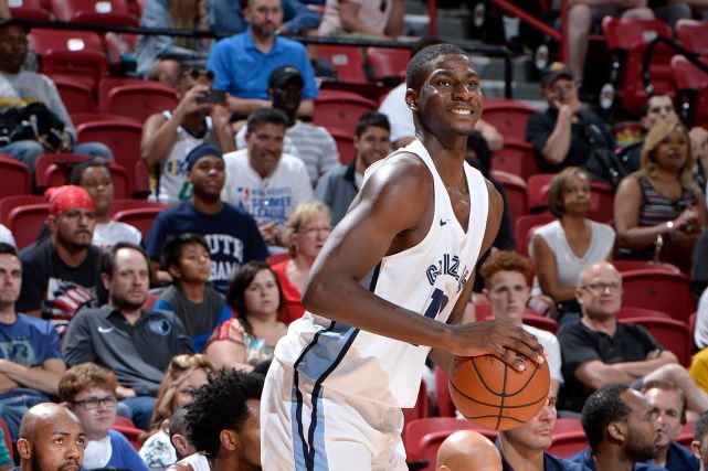  贾伦·杰克逊盖帽绝杀灰熊险胜鹈鹕锁定季后赛